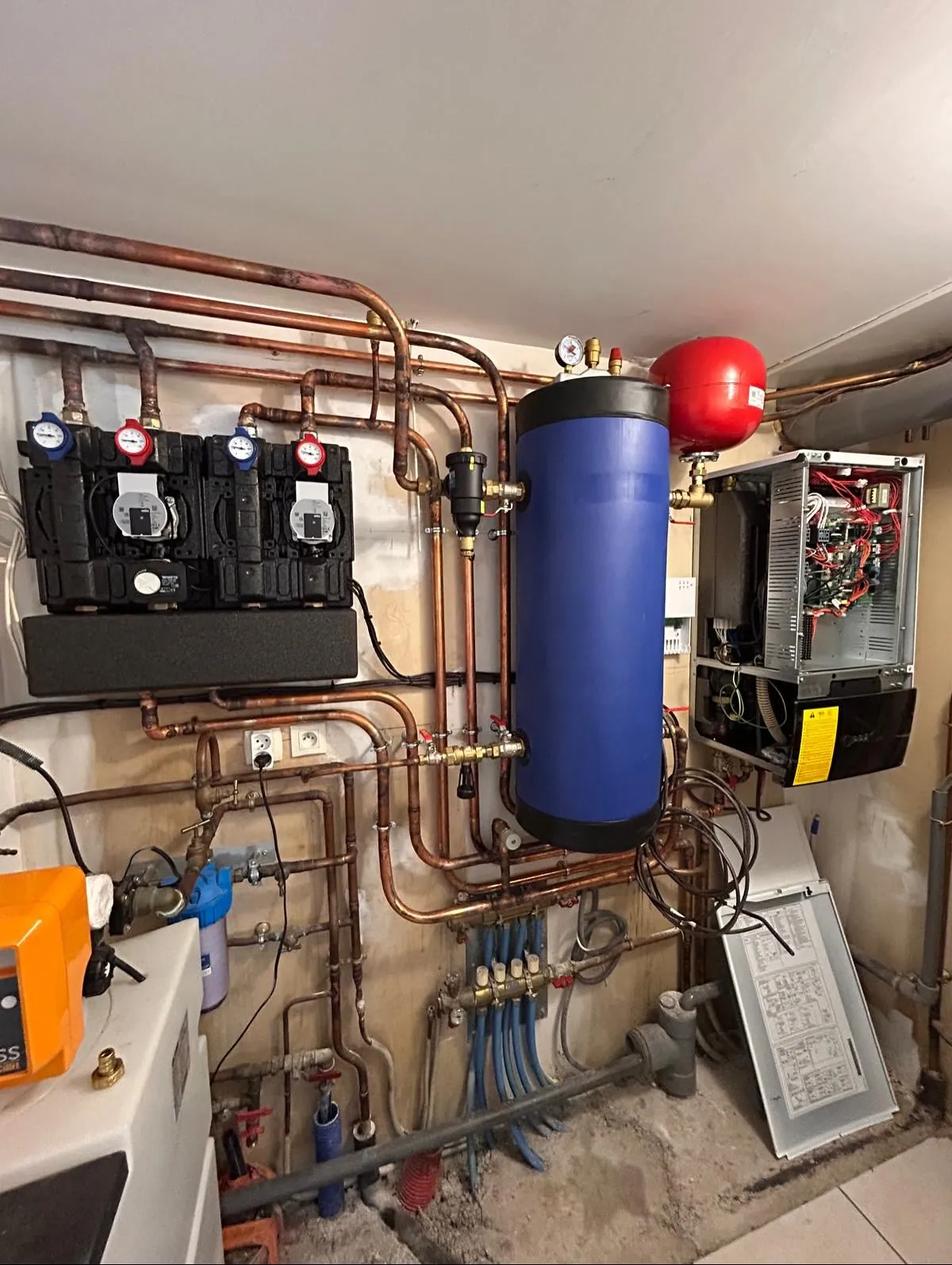 Après : chaufferie avec pompe à chaleur Daikin, ballon et module hydraulique
